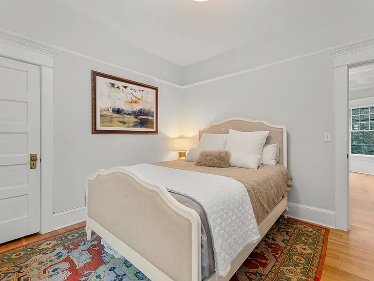 2264 NW Kearney St — Photo 9