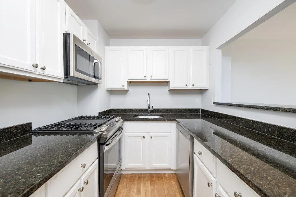 1422 Columbia Rd — Photo 1