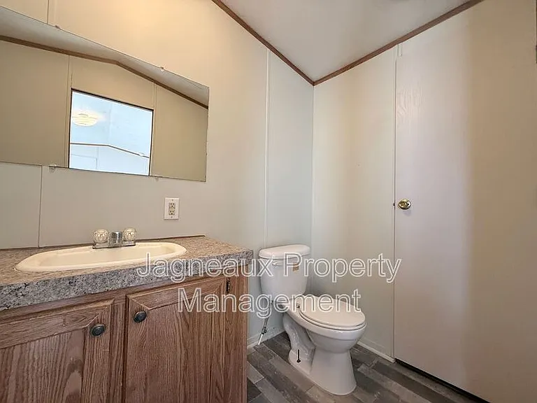 2214 Center St — Photo 7