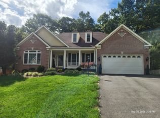 11708 Crest Maple Dr, Woodbridge, VA 22192