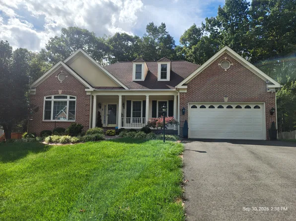 11708 Crest Maple Dr, Woodbridge, VA 22192