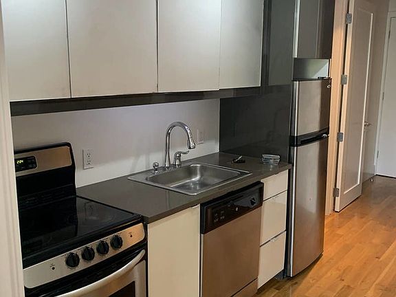 2nd image of 193 Bedford Ave Ste B