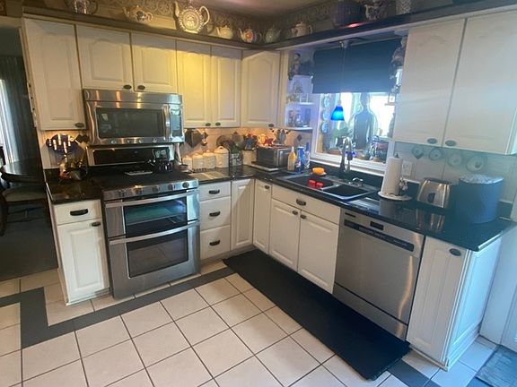 4th image of 19601 Lake Park Dr
