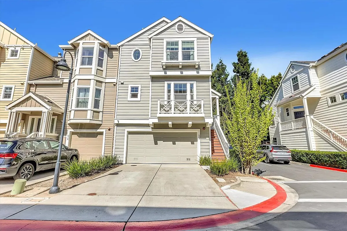 Building Photo - 680 Montara Ter