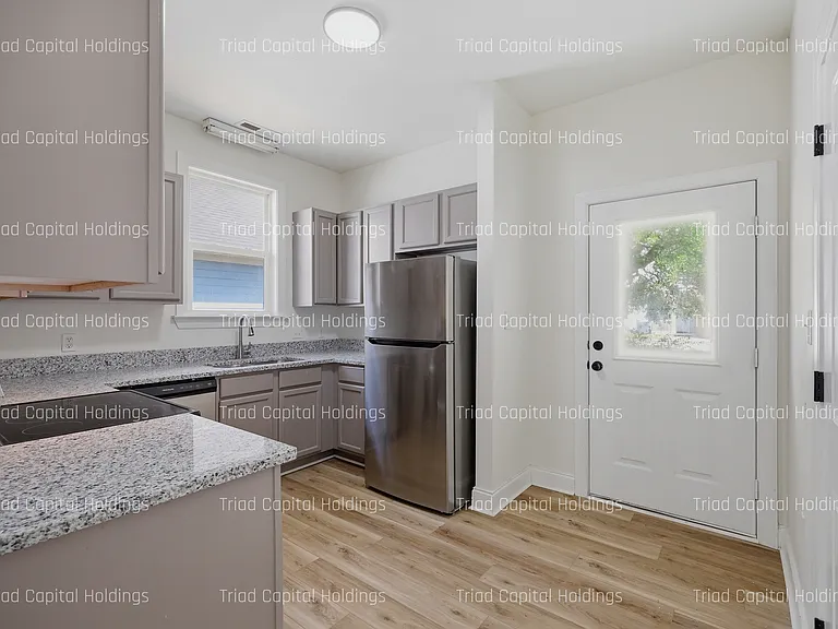 905 Meares St — Photo 6