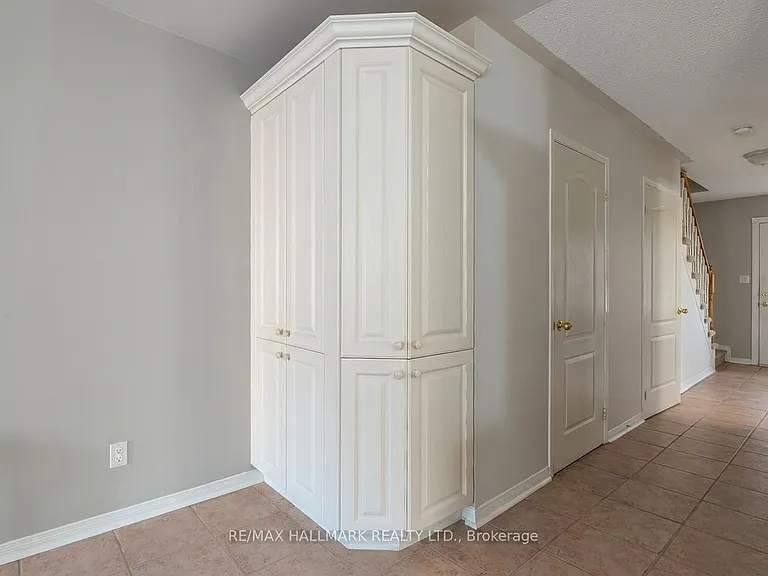 441 Heddle Cres N — Photo 10