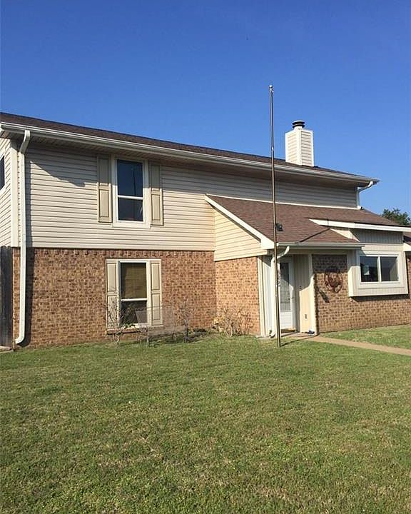1st image of 829 Harvest Glen Dr