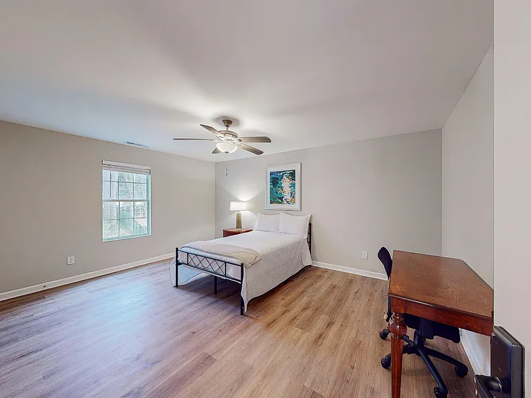 Shenta Oak Dr — Photo 1