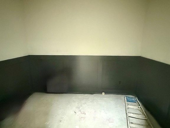 4th image of 920 E 25th St