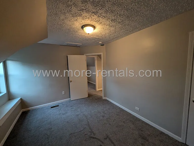 554 E Gates St — Photo 12