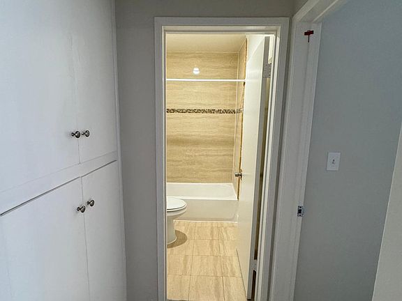 4th image of 345 S Manhattan Pl #203