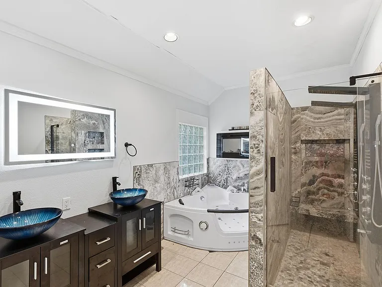 1813 Oak Wood Dr E — Photo 27