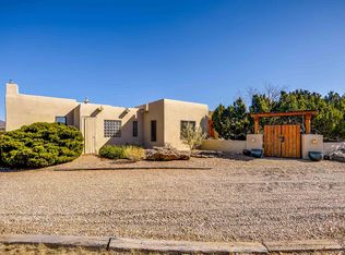 3 Domingo Ct, Santa Fe, NM 87508