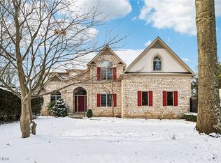 1192 Sunset View Dr, Akron, OH 44313