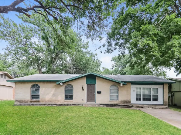 214 Independence Dr, Garland, TX 75043