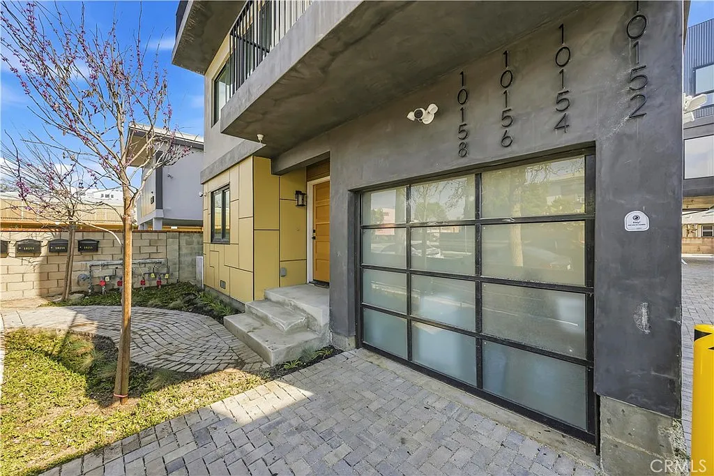 2 bed, 2.5 bath, 1076 sqft, $4,300 — Photo 4