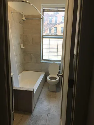 Rented by Realty 2000 Associates Ltd | media 18