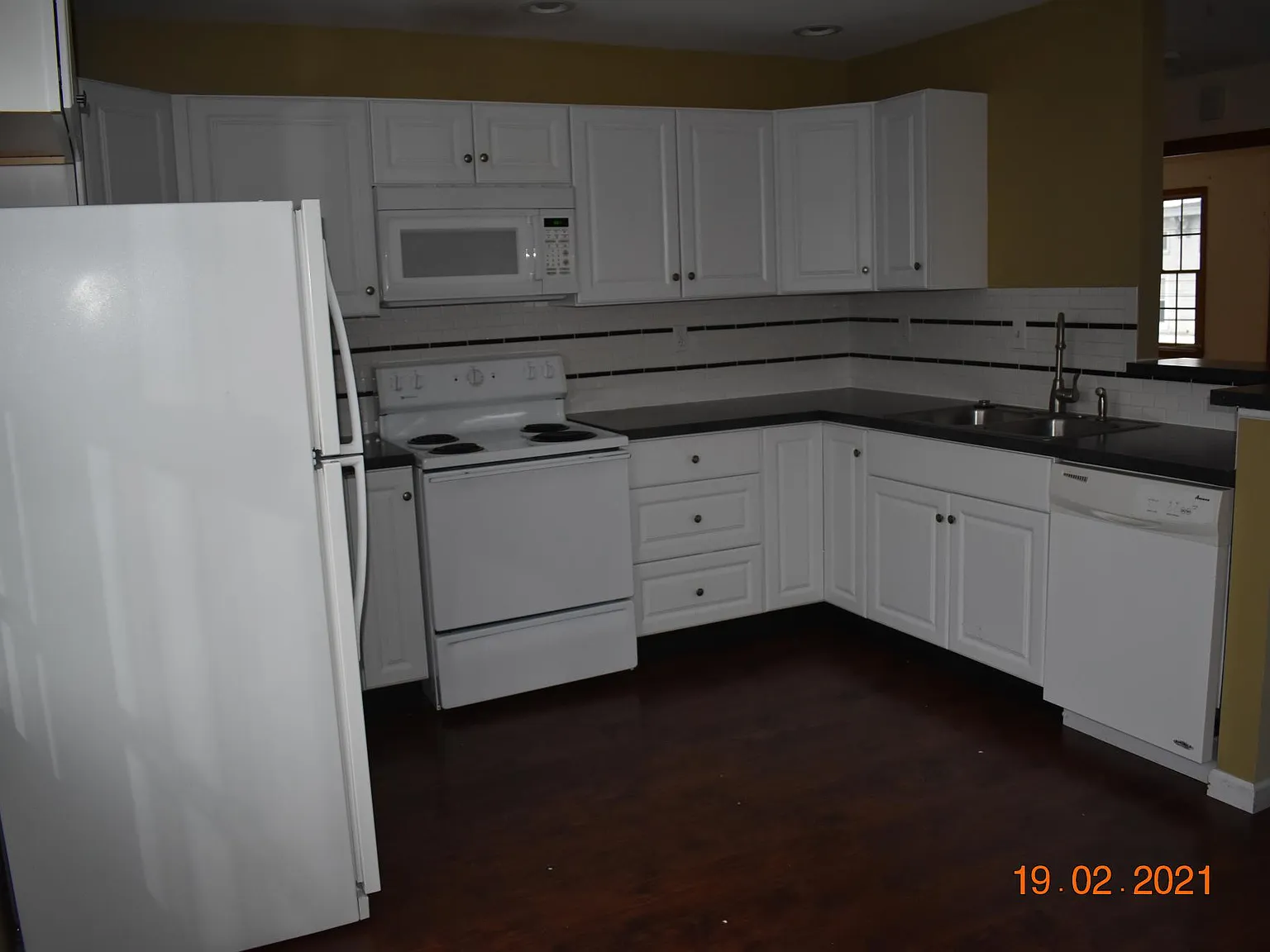 2 bed, 1100 sqft, $1,500 — Photo 2
