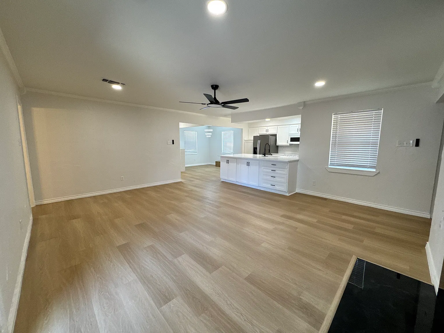 3 bed, 1900 sqft, $2,500 — Photo 4
