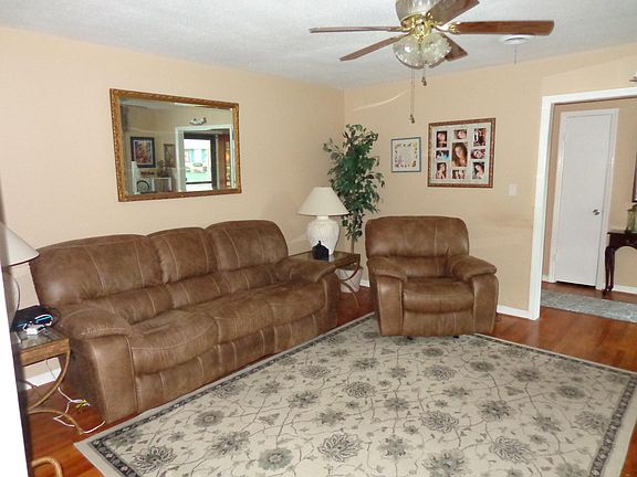 3rd image of 193 Cheryl Drive