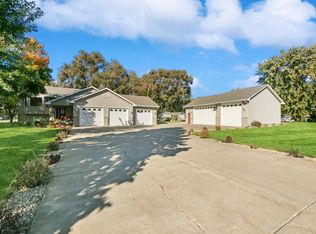 102 Kampa Cir, Monticello, MN 55362