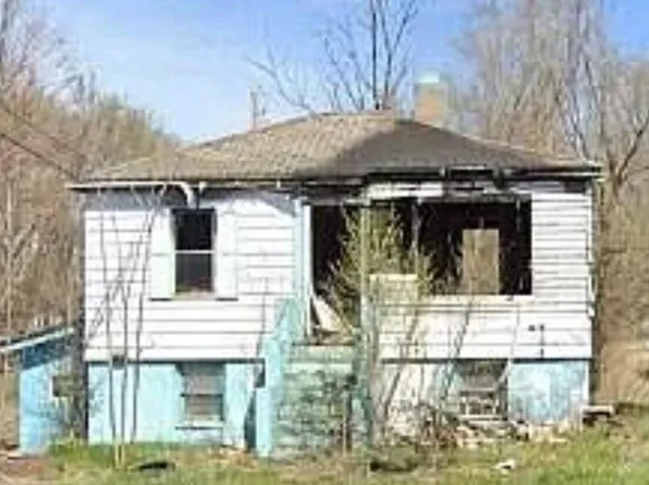 824 E 15th Ave, Gary, IN 46407