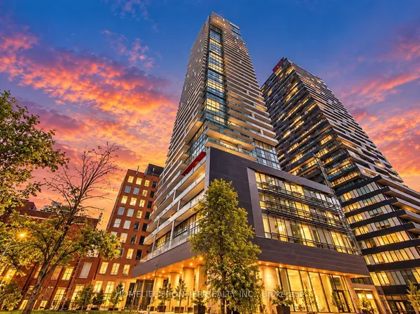 39 Roehampton Ave #704, Toronto, ON M4P 0G1