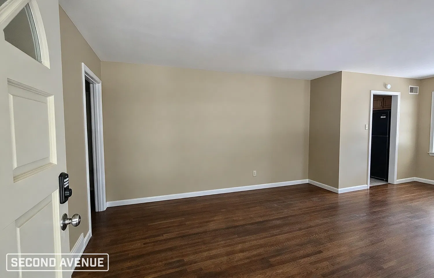 3 bed, 1.5 bath, 1341 sqft, $1,458 — Photo 2