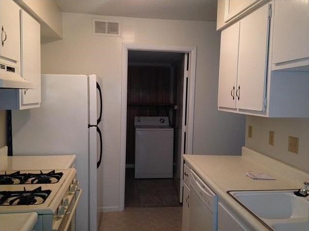 2nd image of 960 Greenwood Trl W