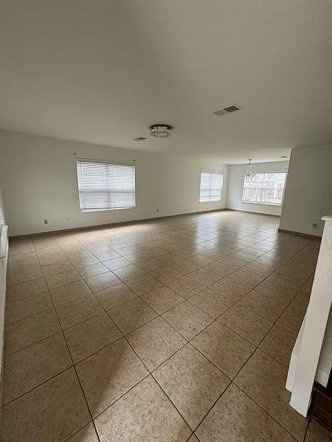 4 bed, 2.5 bath, 2253 sqft, $2,100 — Photo 3