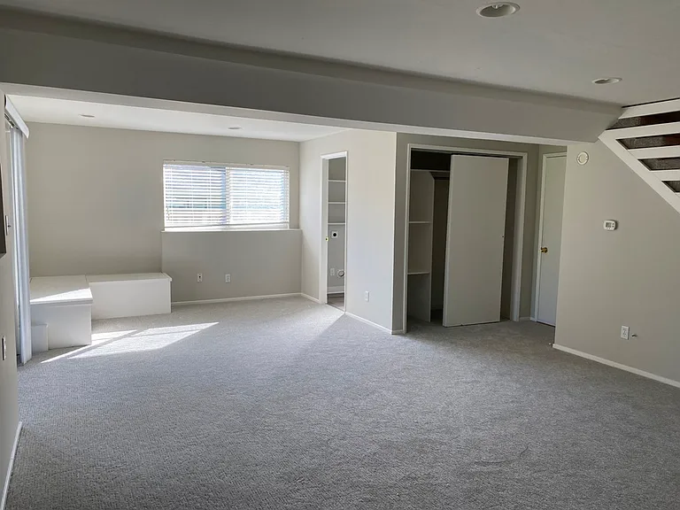 1091 Banyan Way — Photo 9