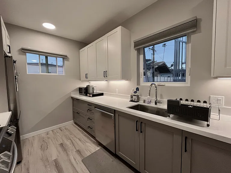 4649 Santa Monica Ave — Photo 21