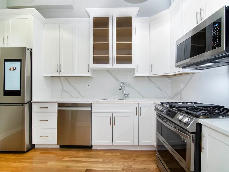 136 W 11th St #PARLOR — Photo 11
