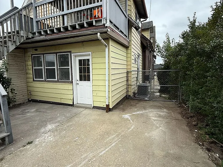 Brand New 1 Bed 1 Bath Apartment For Rent. — Photo 15