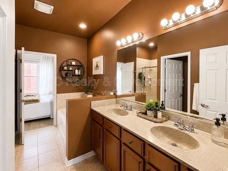 2503 S Calumet Ave — Photo 16