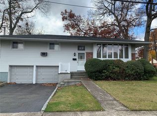 2 Jano Pl, Plainview, NY 11803