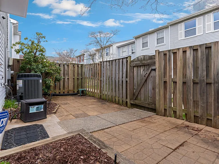48 Avonshire Ct — Photo 35