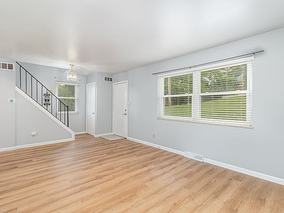 5th image of 619 Rosemont Ave