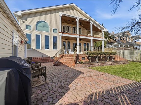 4th image of 771 W 48th St