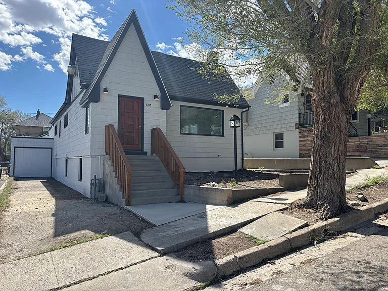 805 Rhode Island Ave — Photo 1