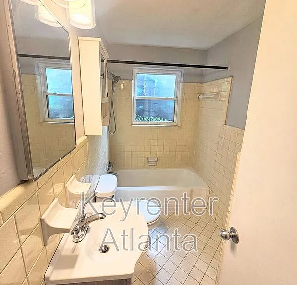 1155 United Ave SE #C — Photo 7