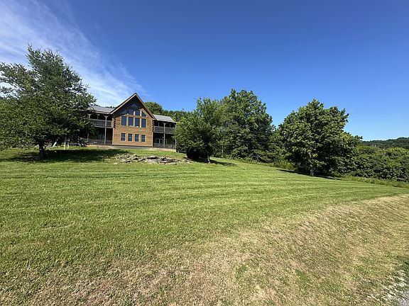 3rd image of 16 Eckert Ln