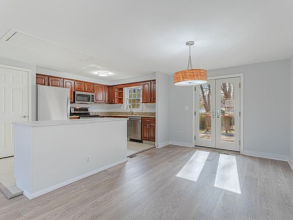 5th image of 5101 Bradfield Ct