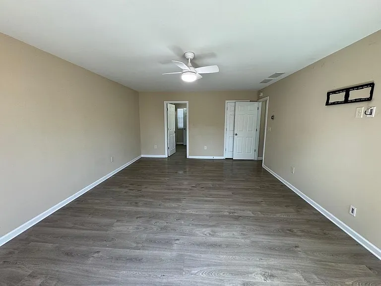 1620 Shire Village Dr — Photo 43