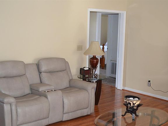 5th image of 3992 Green Acres Dr