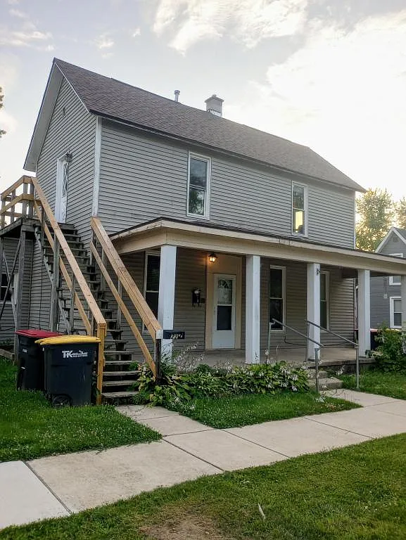 422 N Indiana St — Photo 1