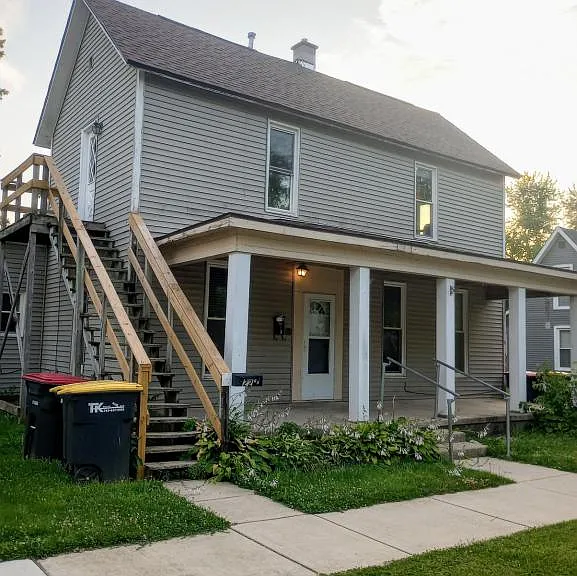 422 N Indiana St — Photo 1