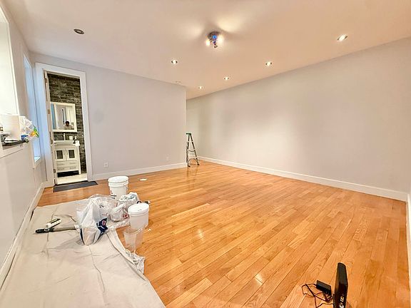 4th image of 219 E 17th St APT 2F
