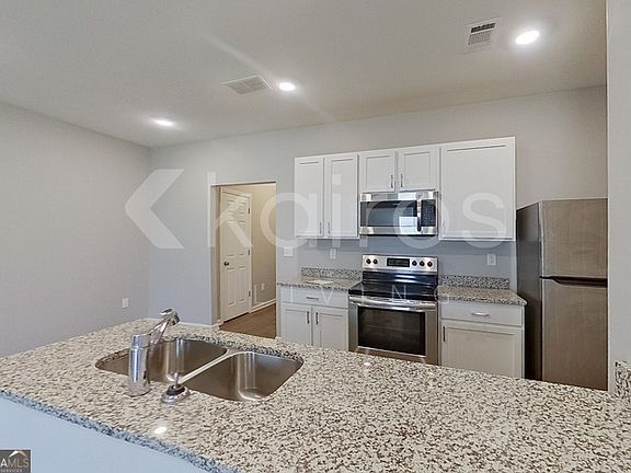 4th image of 221 Long Island Dr