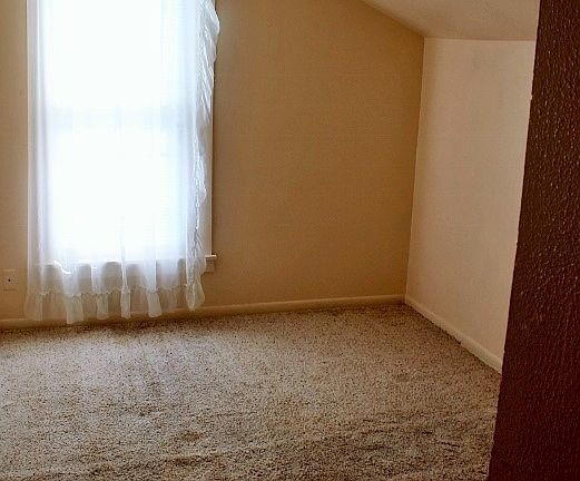 5th image of 929 1/2 Clark St
